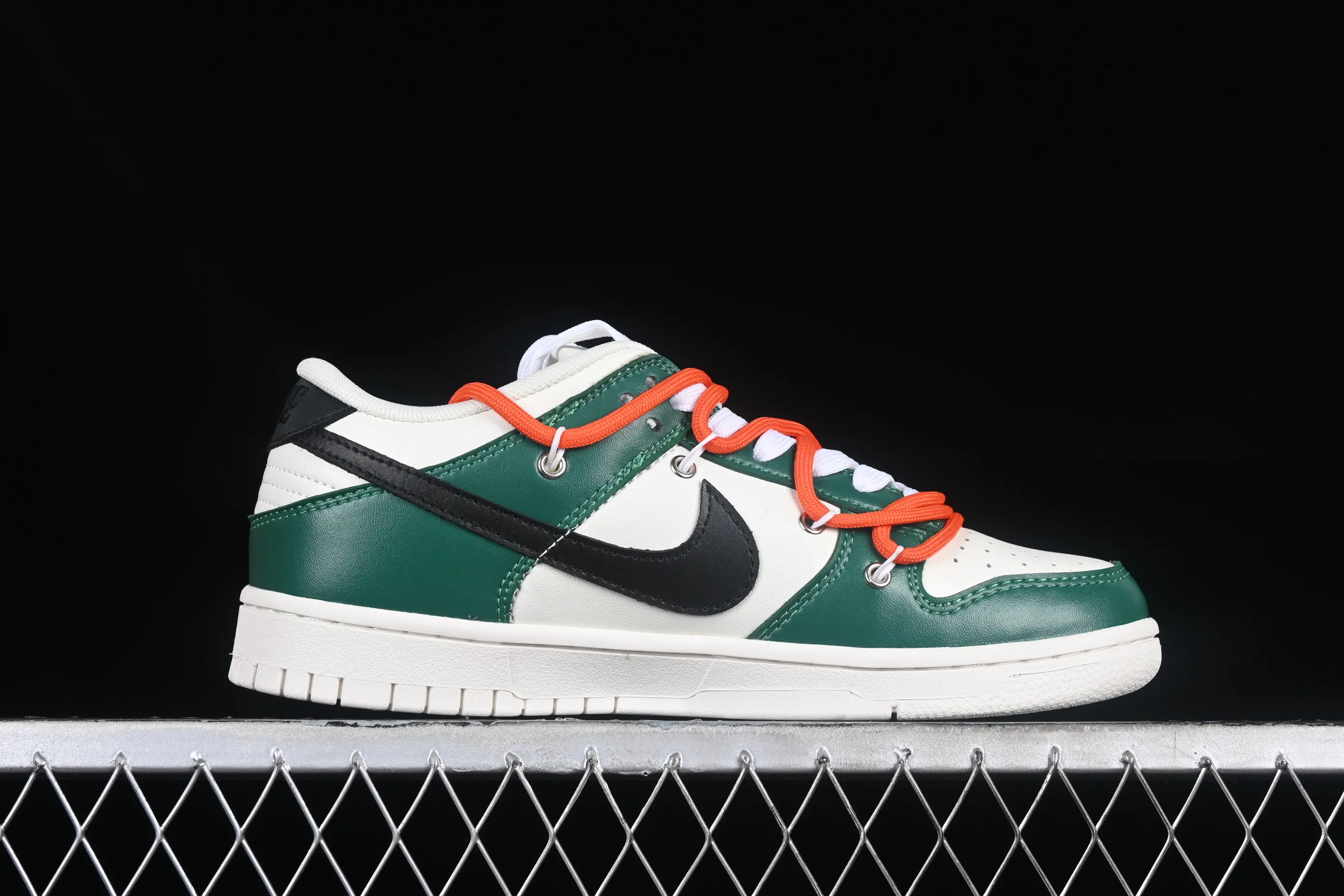 All categories Nk SB Dunk series Nk SB Dunk Low low-top sneakers Nk Dunk Low "Year of the Dragon" Year of the Dragon limited theme SB low-top casual sneakers DJ6188-100